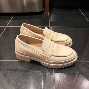 Neutral Lug Sole Leather Loafer